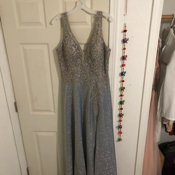 New prom dress never worn due to COVID - Picture 1 of 4